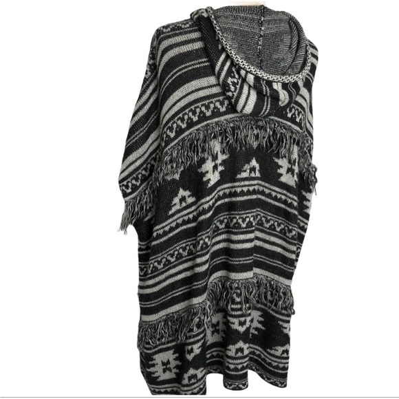 Aerie Fringe Aztec Print Boho Open Front Sweater size Medium - Picture 9 of 12